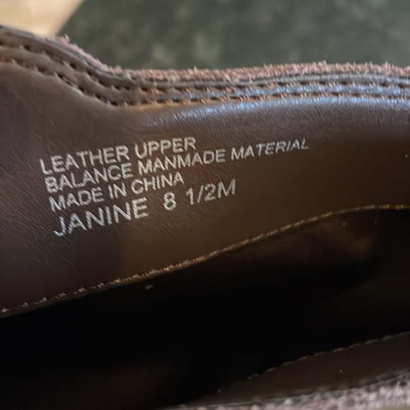 Violet and Red women’s boots, size 8.5 - Picture 7 of 7